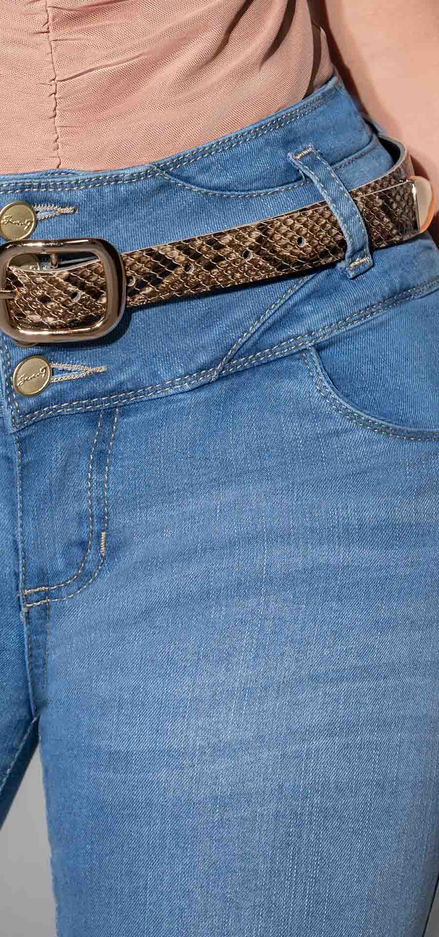 Ref. 700-1731 Jeans bota campana. Pretina Alta control Abdomen. Tono Azul Claro