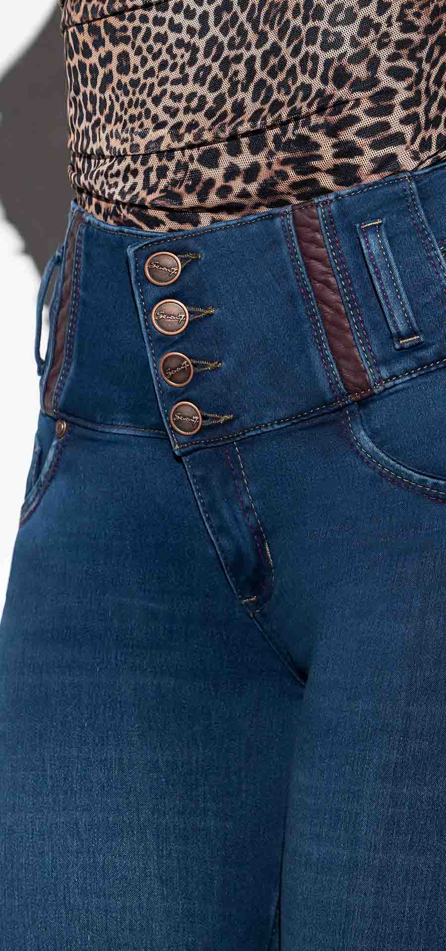 Ref. 700-1739 Jeans bota tubo tobillero control abdomen. Pretina Alta. Tono azul medio