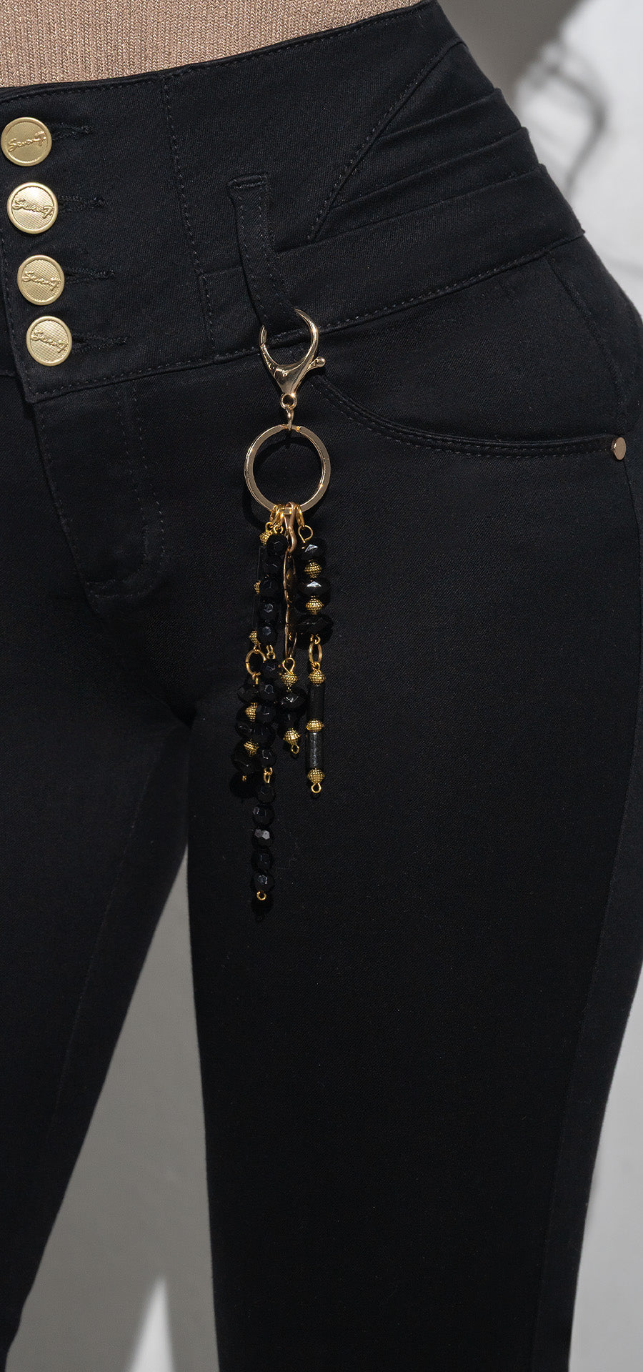 Ref. 700-1750 Jeans bota tubo. Pretina alta control abdomen. Tono negro