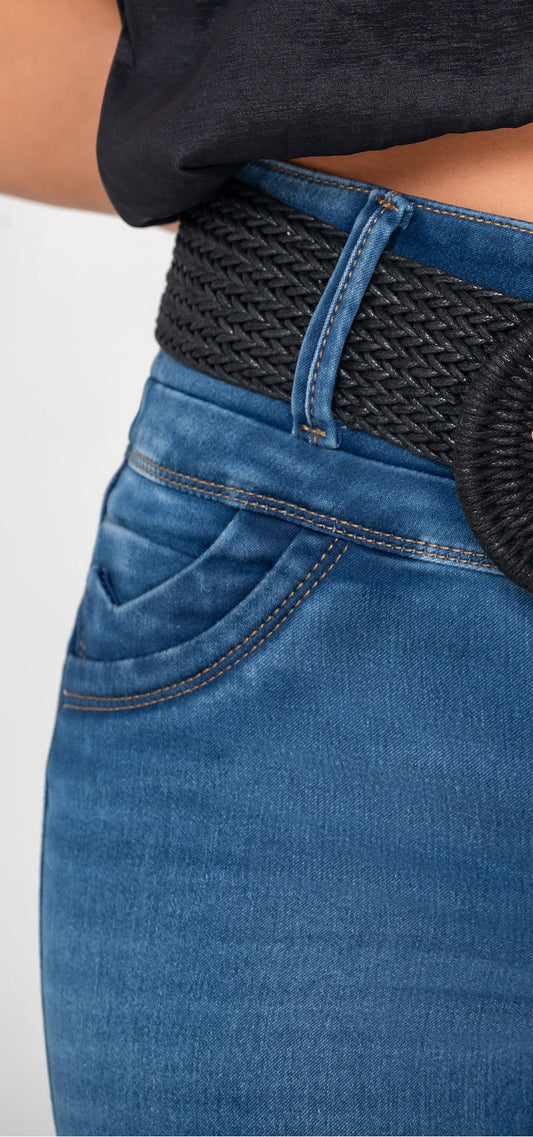 Ref. 700-1780 Jeans bota tubo. Pretina alta control abdomen. Tono azul medio