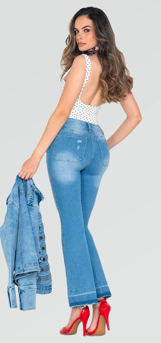 Ref. 700-1706 Bell-bottom jeans in 98/2 fabric with pockets. Light blue.