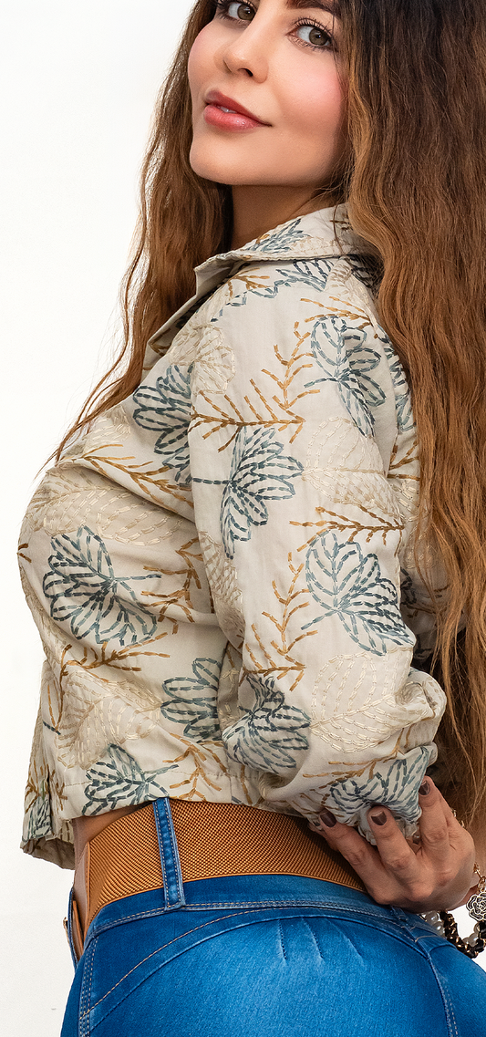 Ref. MM-013 Camisa suelta manga tres cuartos. Tono floral