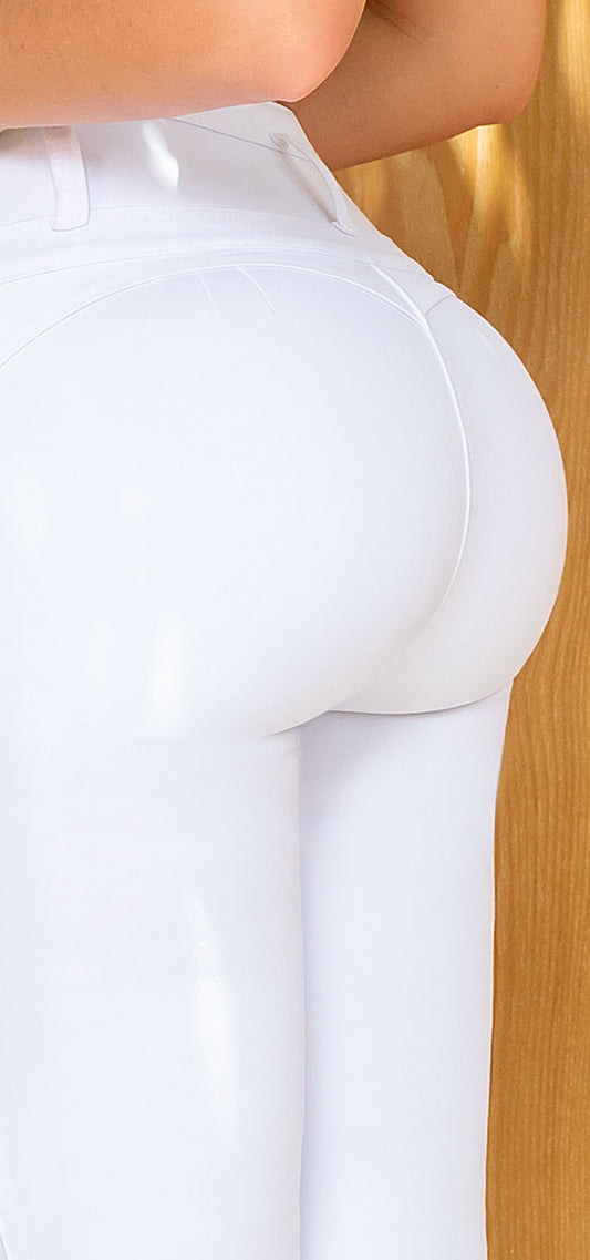 Ref. 700-1695 Jeans bota tubo. Pretina alta control abdomen. Tono blanco