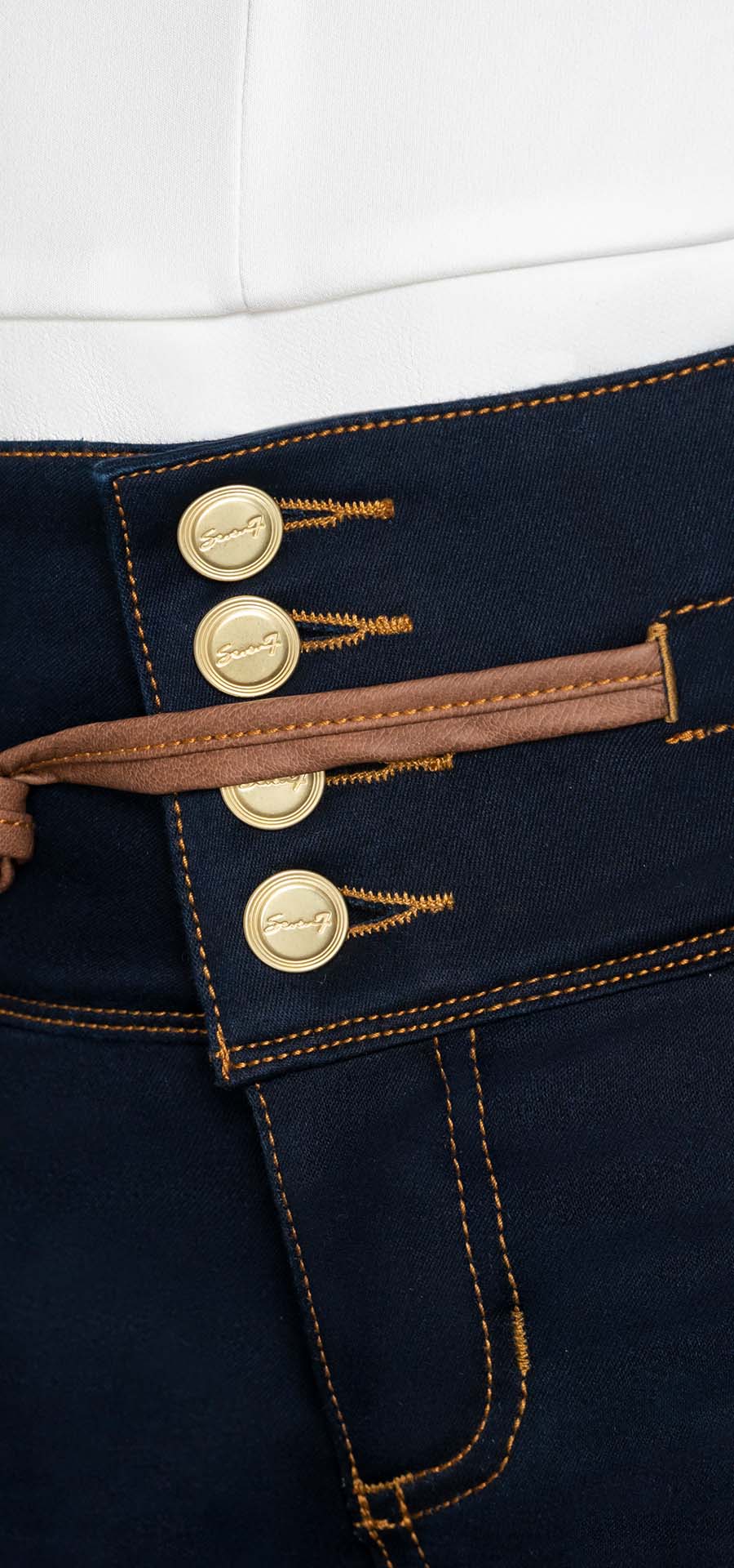 Ref. 700-1570 Jeans bota tubo. Pretina alta control abdomen. Tono azul industrial