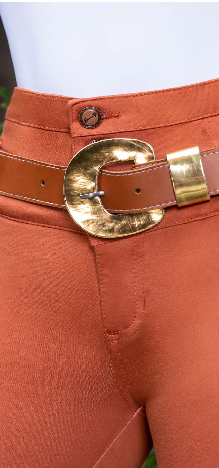 Ref. 700-1487 Jeans bota tubo. Pretina alta control abdomen. Tono terracota