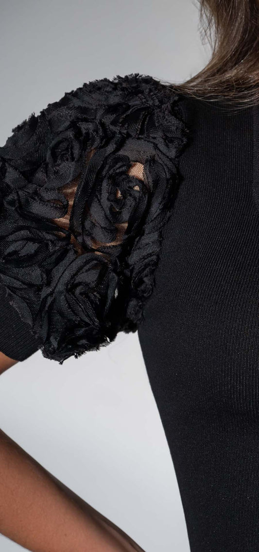 Ref. V-024 Blusa ajustada manga corta. Tono negro