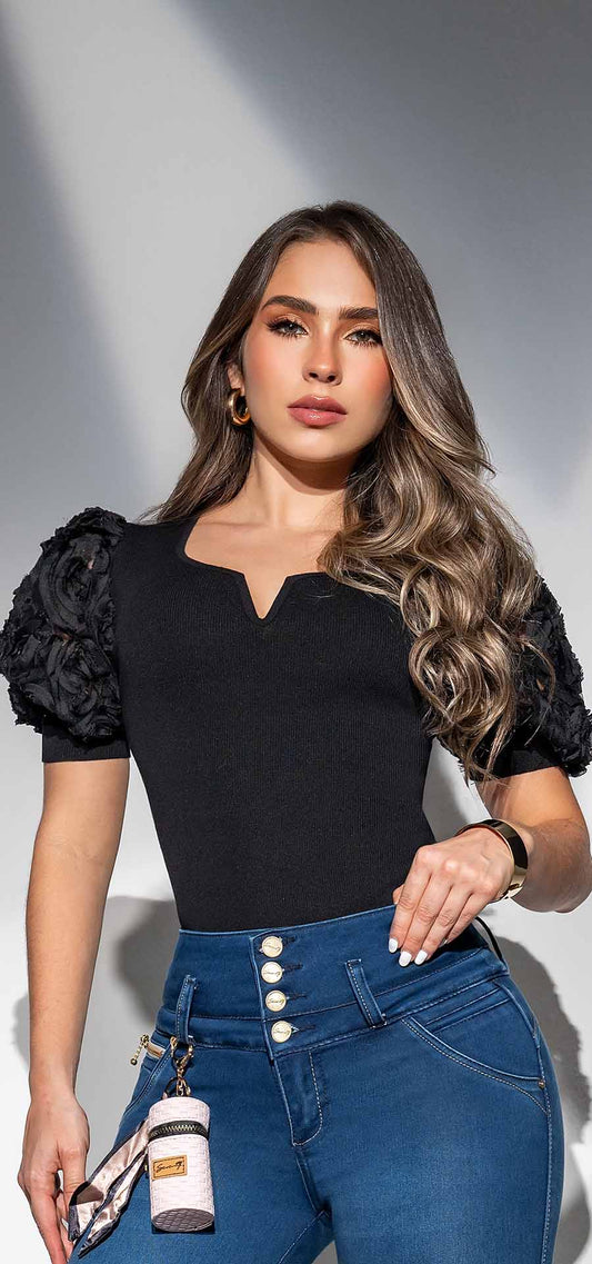 Ref. V-024 Blusa ajustada manga corta. Tono negro