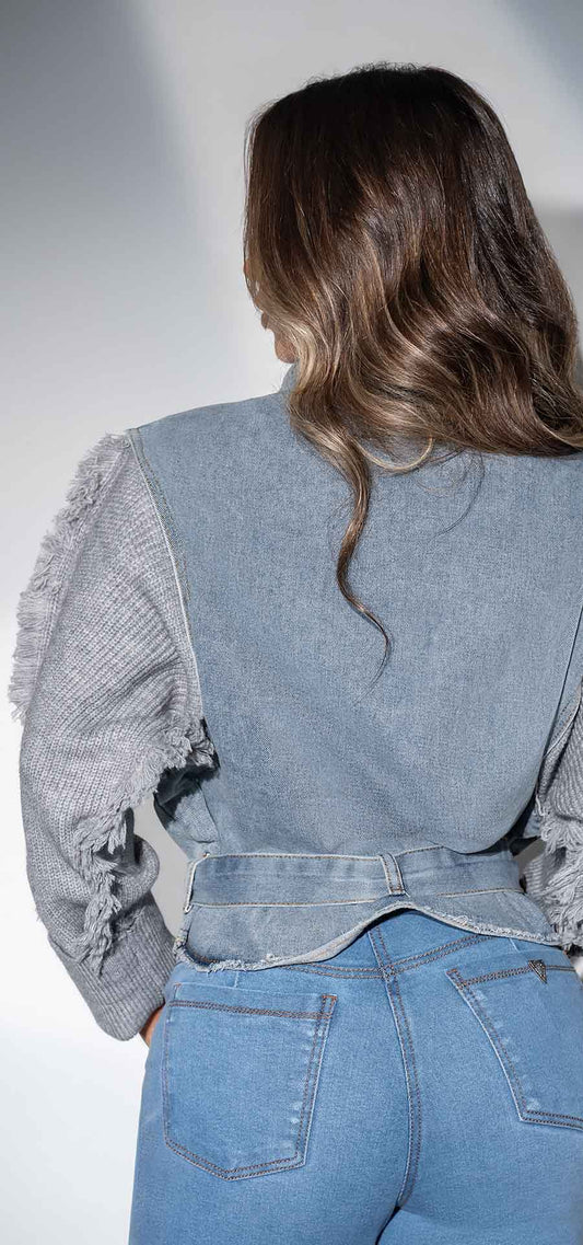 Ref. V-025 Chaqueta amplia. Tono azul claro