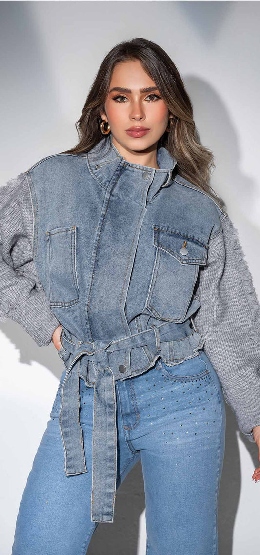 Ref. V-025 Chaqueta amplia. Tono azul claro