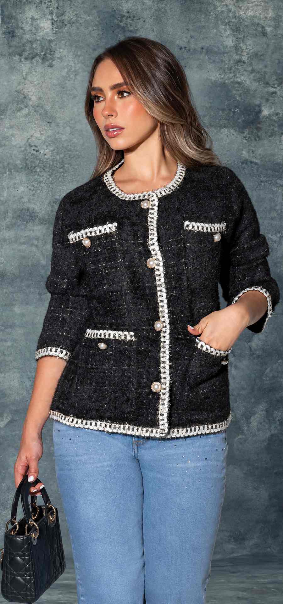 Colección blazer Seven7 con fondo gris texturizado