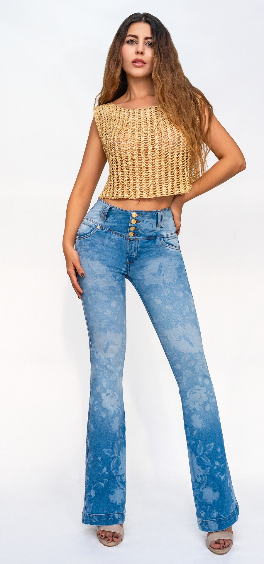 Ref. 700-1680 Jeans bota campana. Pretina alta control abdomen. Tono azul claro con laser