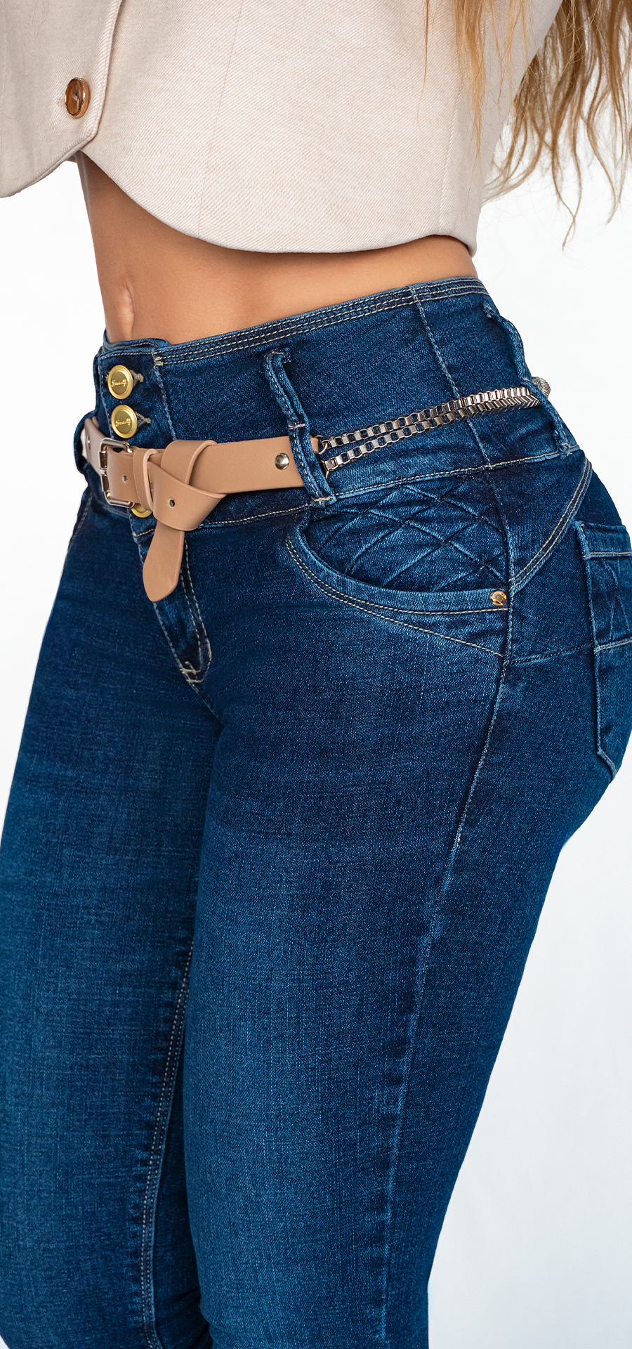 Ref. 700-1753 Jeans bota tubo. Pretina alta control abdomen. Tono azul medio oscuro