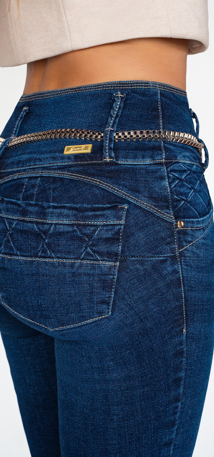 Ref. 700-1753 Jeans bota tubo. Pretina alta control abdomen. Tono azul medio oscuro