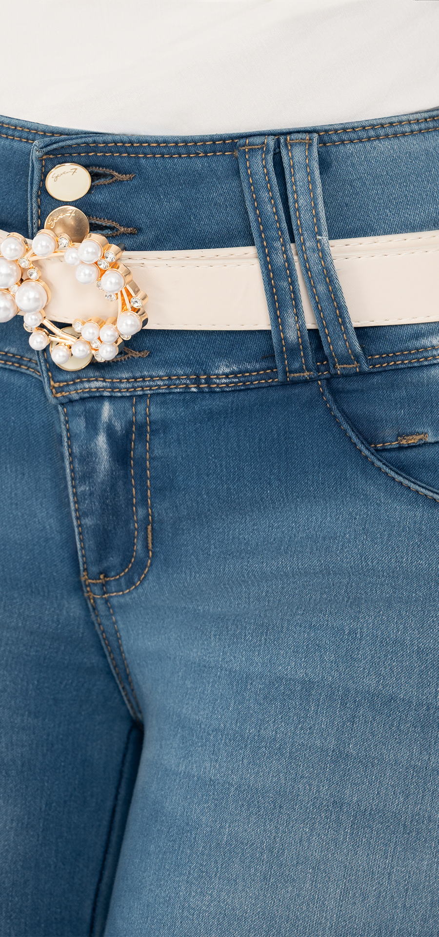 Ref. 700-1756 Straight leg jeans. High-waist tummy control. Light blue wash