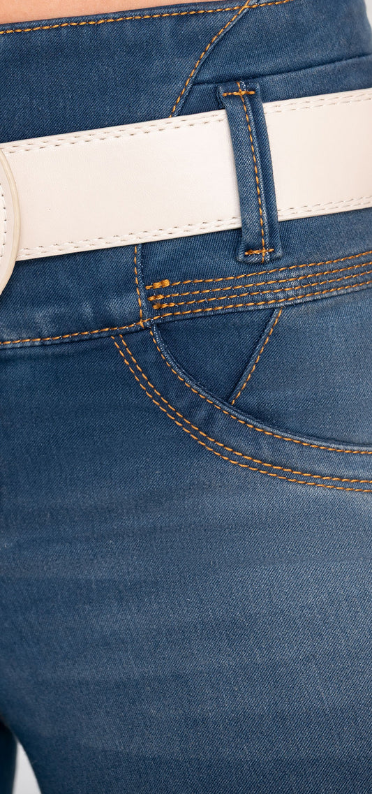 Ref. 700-1779 Jeans bota tubo. Pretina alta control abdomen. Tono azul medio