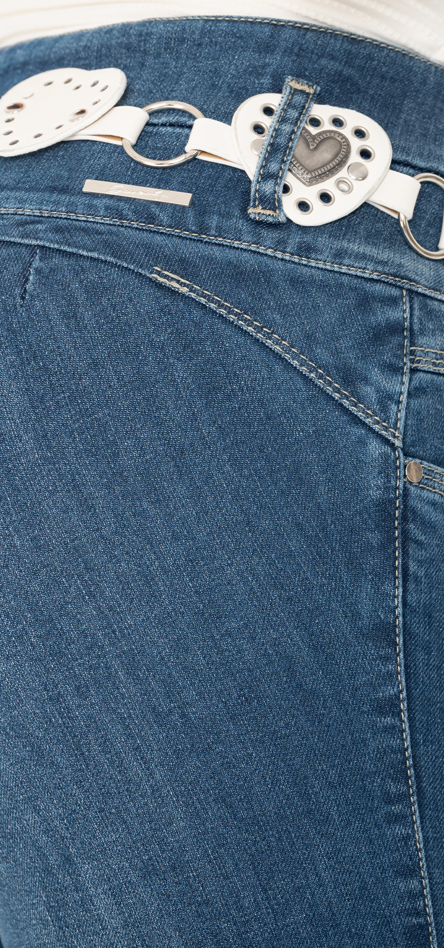 Ref. 700-1812 Bell-bottom jeans. High-waisted tummy control. Medium blue wash.