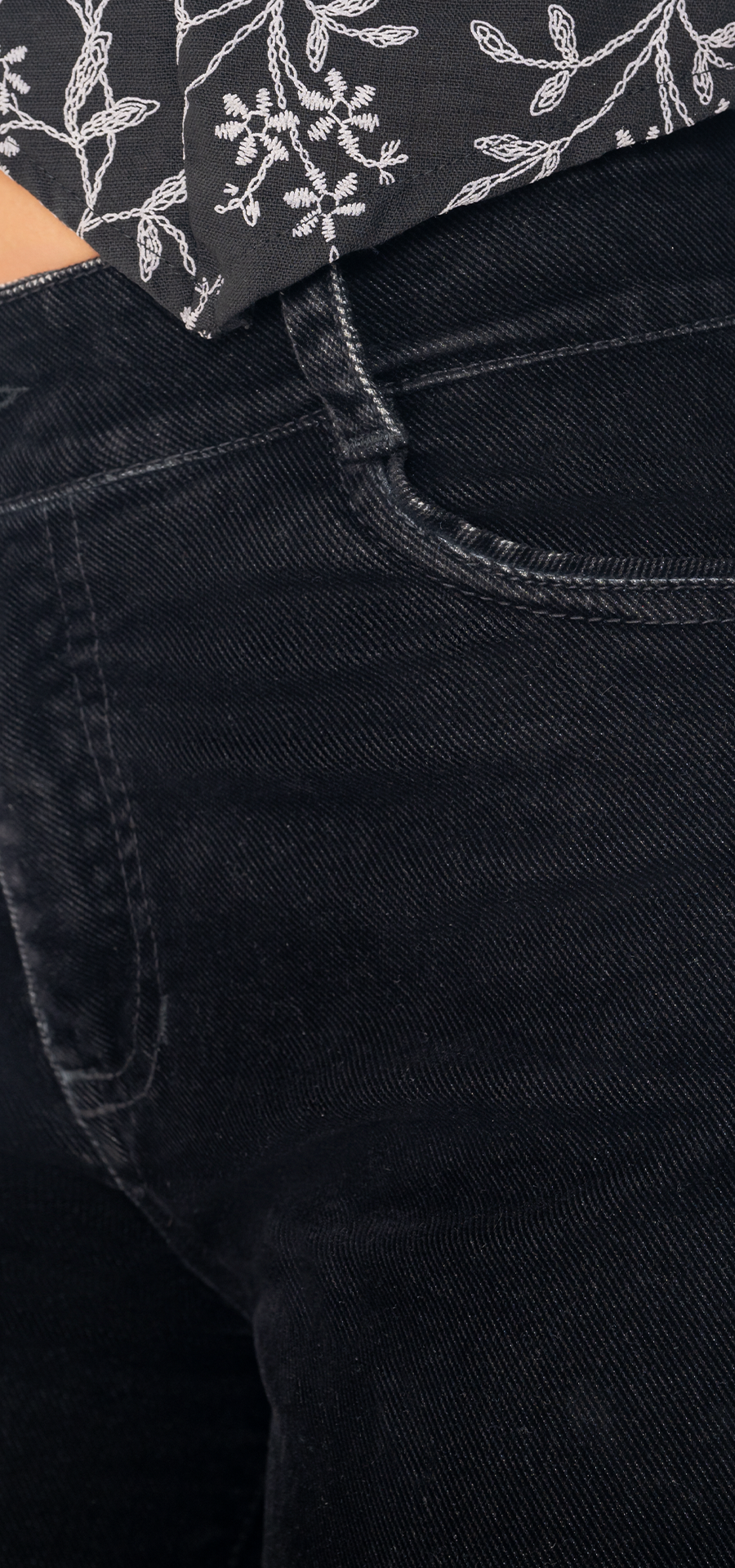 Ref. 700-1814 Jeans palazzo rígido. Tiro alto 1 botón. negro gamuzado con desgastes