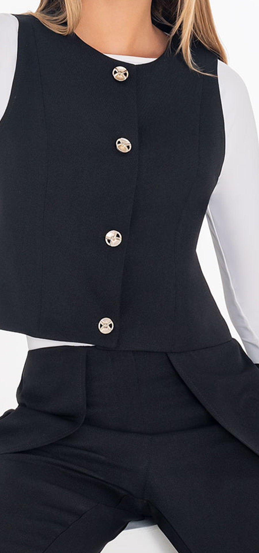 Ref. R-020 Chaleco semi ajustado. Material Lino liviano. Tono negro