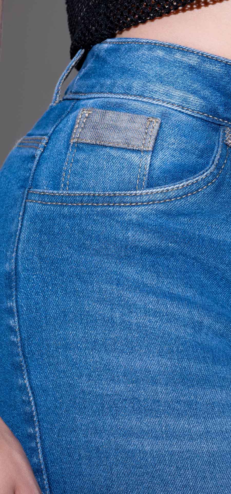 Ref. 700-1600 Jeans bota tubo. Pretina alta control abdomen. Tono azul dirty