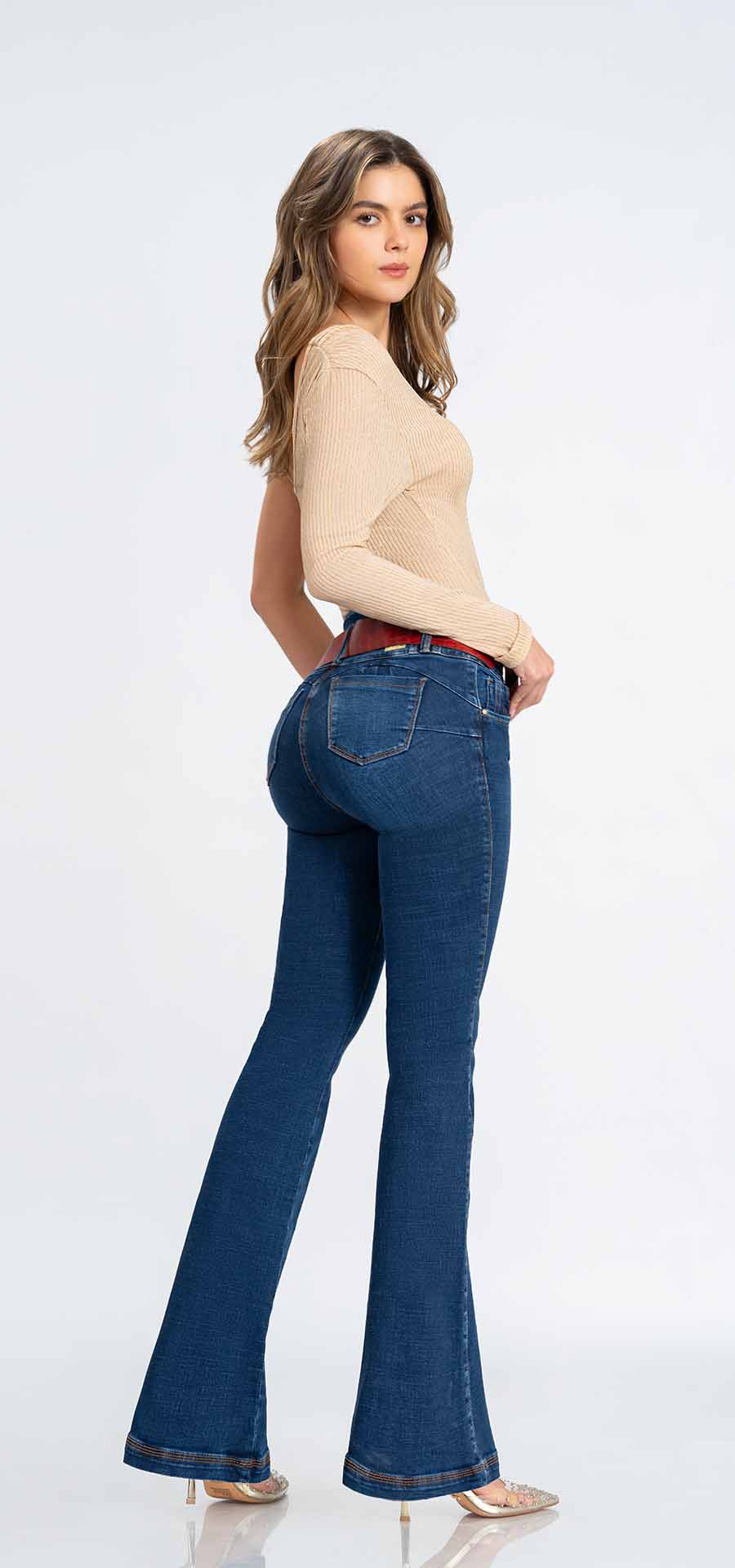 Ref. 700-1669 Jeans bota campana. Pretina alta control abdomen. Tono azul medio
