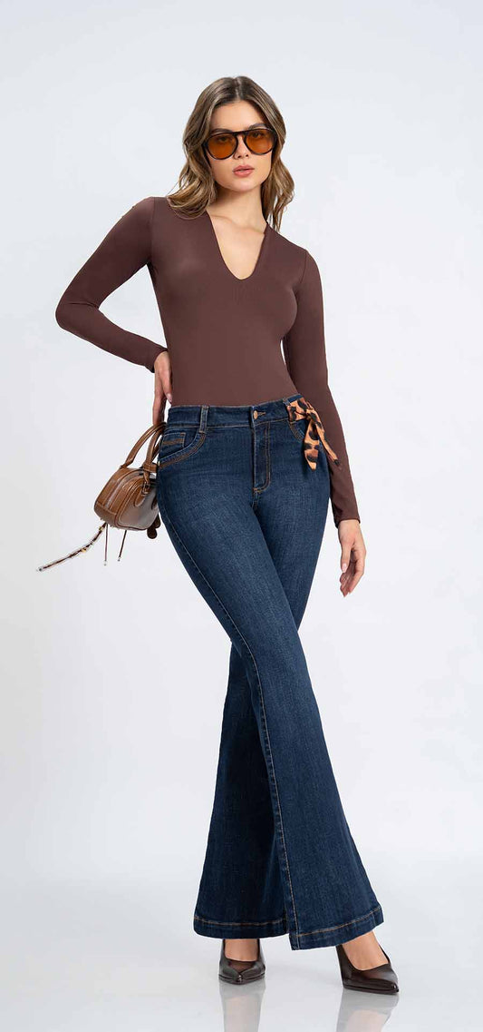 Ref. 700-1763 Jeans bota campana. Tiro alto 1 botón. Tono azul medio oscuro