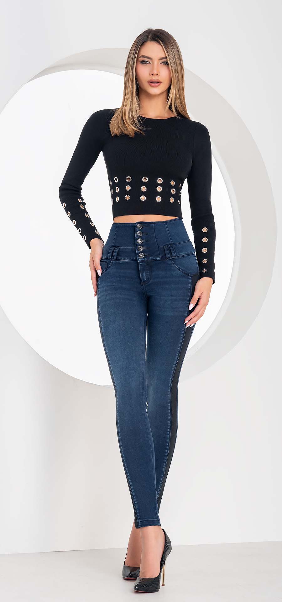 Ref. 700-1766 Jeans bota tubo. Pretina alta control abdomen. Tono azul medio