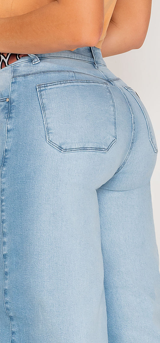 Ref. 700-1650 Jeans balloon. Tiro alto 1 botón. Tono azul claro