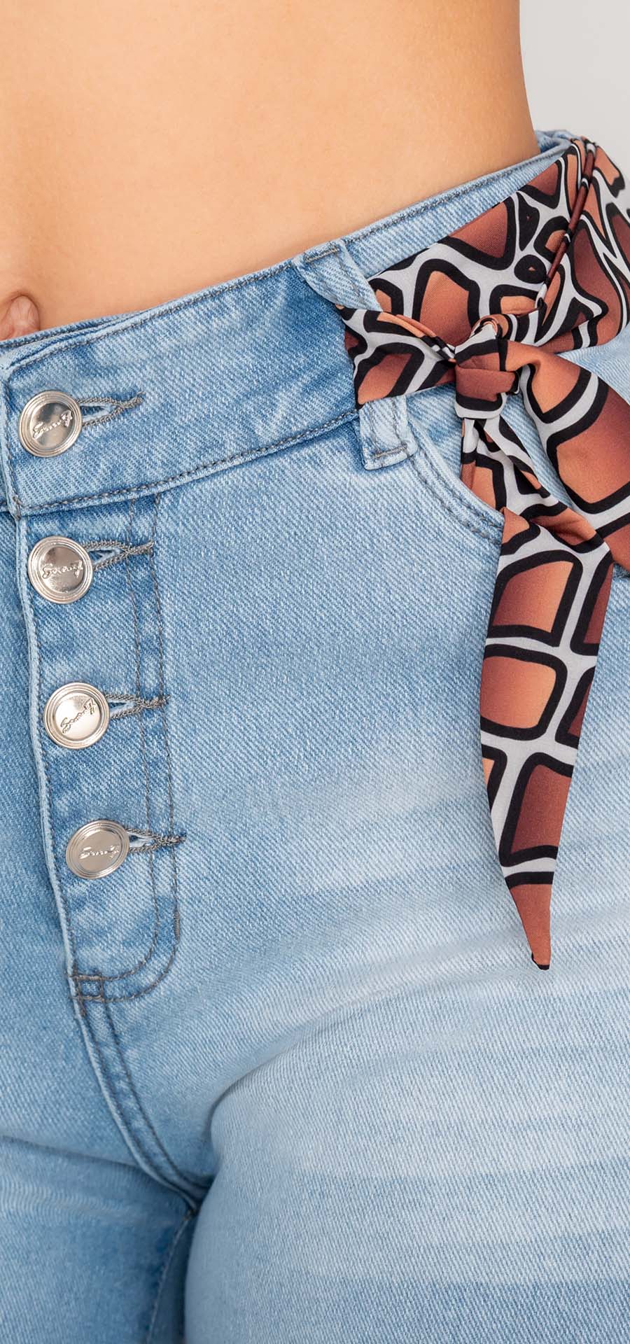 Ref. 700-1650 Jeans balloon. Tiro alto 1 botón. Tono azul claro