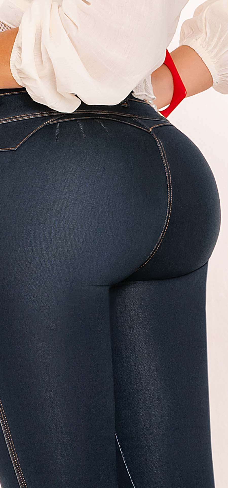 Ref. 700-1659 Jeans bota campana. Pretina alta control abdomen. Tono azul oscuro