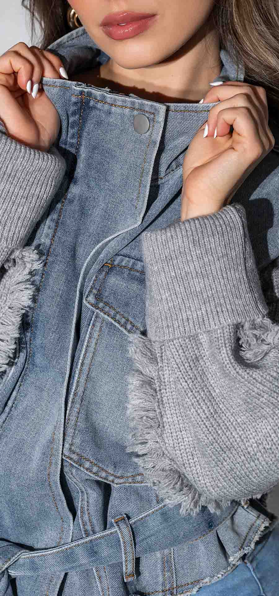 Ref. V-025 Chaqueta amplia. Tono azul claro