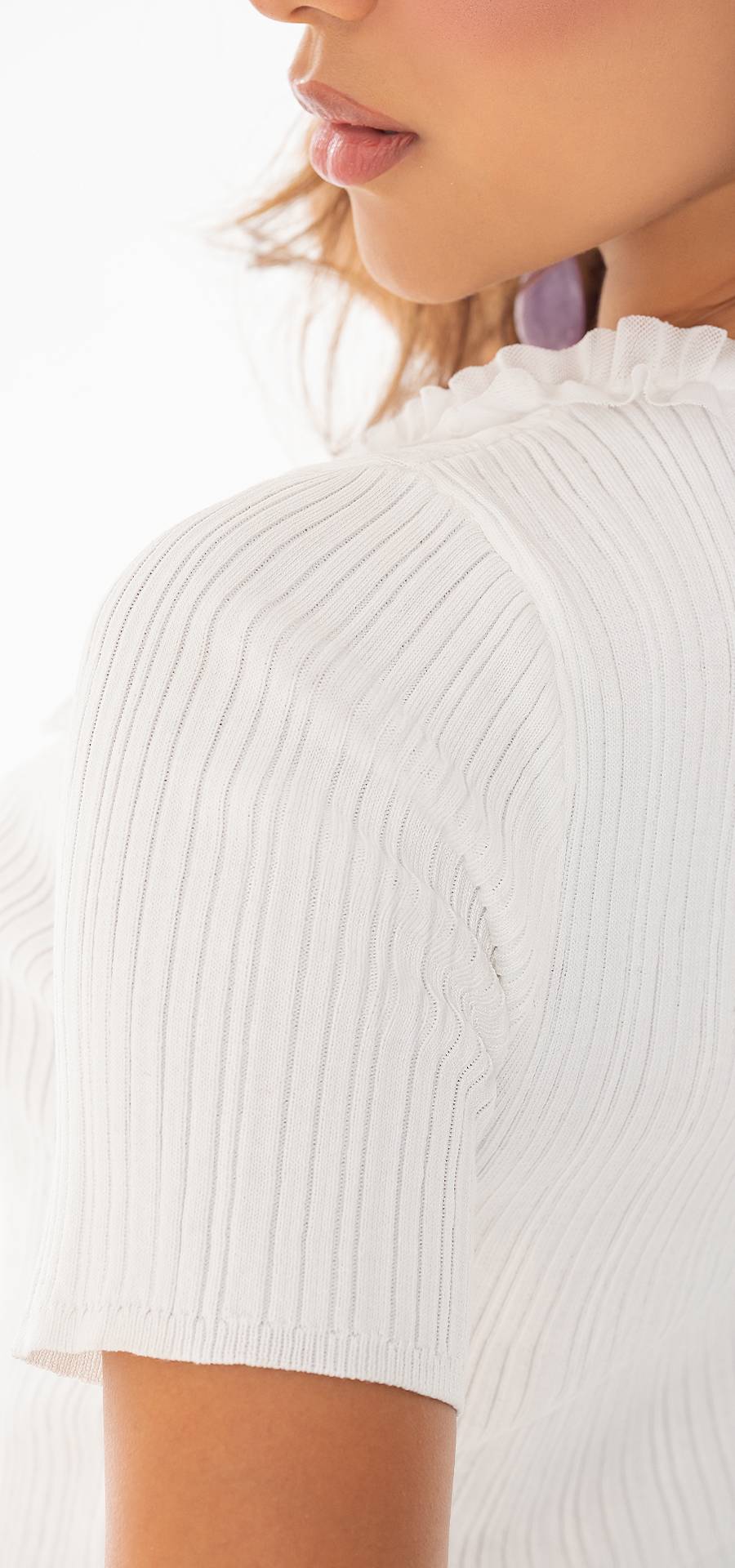 Ref. V-060 Semi-fitted, stretchy blouse. Off-white