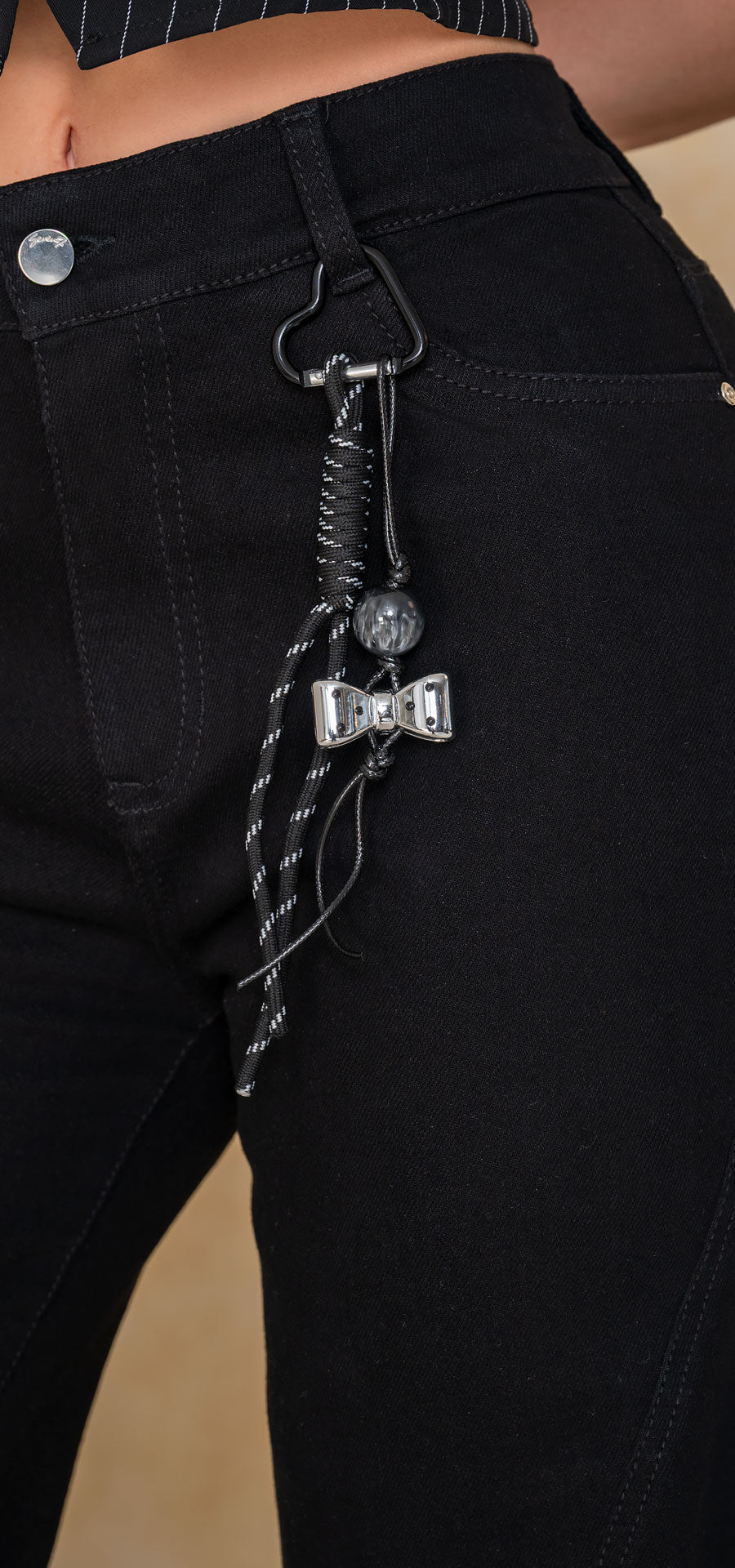 Jean Palazzo Negro con Detalle de Lazo y Cadenas – Ref. 700-1898, vista 3