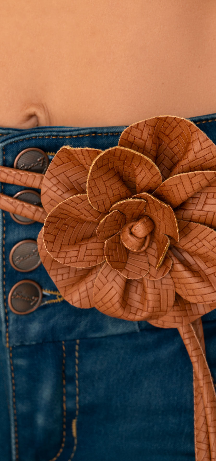 Jean Skinny Índigo con Bota Estampada y Cinturón Floral – Ref. 700-1915, vista 3