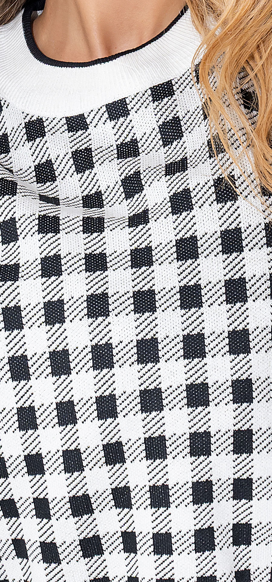 Buzo Vichy Blanco y Negro con Cuello y Puños en Contraste – Ref. V-066, vista 2